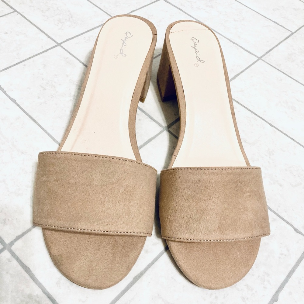 Qupid Suede Sandals (Taupe)